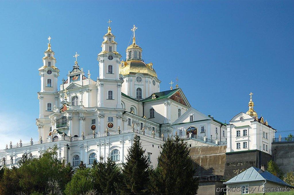 Optima Pochayiv Hotel Pochaiv Exterior photo